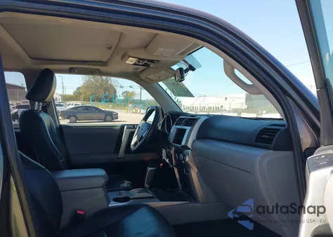 2010 Toyota 4Runner Sr5 V6 z USA, uszkodzony, nr VIN JTEZU5JR1A5011580